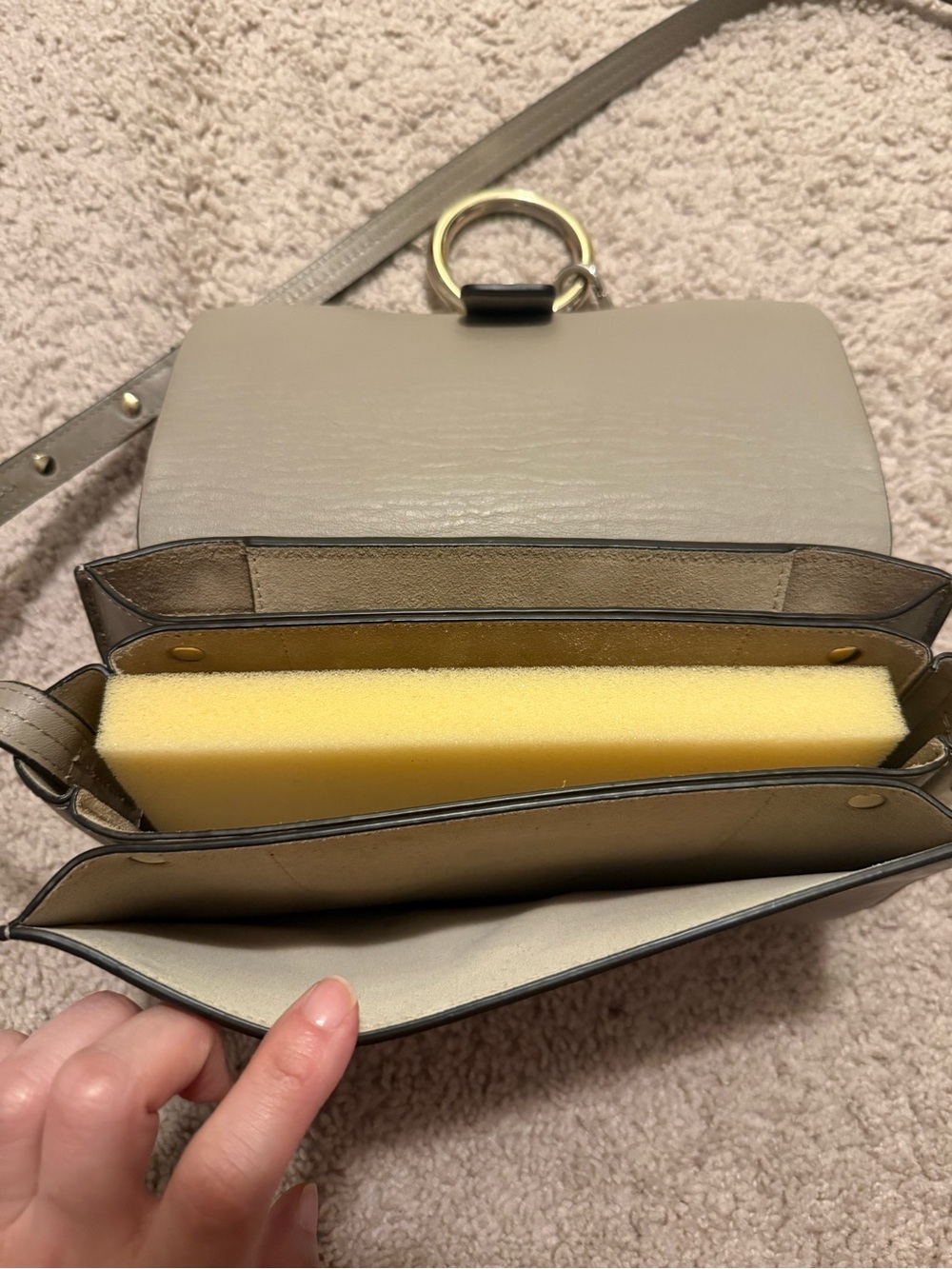 Chloé Leather Shoulder Bag in Taupe with Gold Ring - Picture 3 of 6